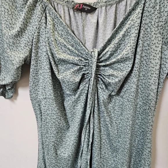 7 Junior Green Short Sleeve Dress with Tie Front Size G - Picture 11 of 13